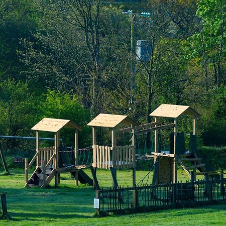 Our Goldfinch 1- Sleeps 2 Persons- Private Hot Tub-Pet Friendly-Tranquil Holiday Away From It All Yet Not Far From St Austell- The Holiday Home Has One Bedroom, Living And Dining Area, Equipped Kitchen-Decking-Outdoor Furniture-Fishing Lakes And More Grampound Exterior photo