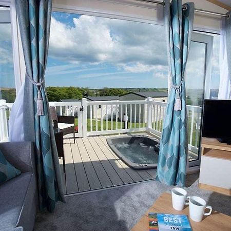 Our Goldfinch 1- Sleeps 2 Persons- Private Hot Tub-Pet Friendly-Tranquil Holiday Away From It All Yet Not Far From St Austell- The Holiday Home Has One Bedroom, Living And Dining Area, Equipped Kitchen-Decking-Outdoor Furniture-Fishing Lakes And More Grampound Exterior photo