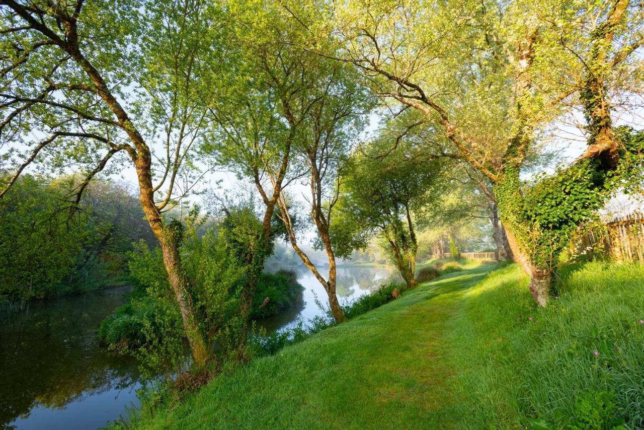 Our Goldfinch 1- Sleeps 2 Persons- Private Hot Tub-Pet Friendly-Tranquil Holiday Away From It All Yet Not Far From St Austell- The Holiday Home Has One Bedroom, Living And Dining Area, Equipped Kitchen-Decking-Outdoor Furniture-Fishing Lakes And More Grampound Exterior photo