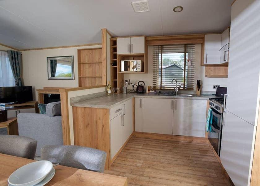Our Goldfinch 1- Sleeps 2 Persons- Private Hot Tub-Pet Friendly-Tranquil Holiday Away From It All Yet Not Far From St Austell- The Holiday Home Has One Bedroom, Living And Dining Area, Equipped Kitchen-Decking-Outdoor Furniture-Fishing Lakes And More Grampound Exterior photo