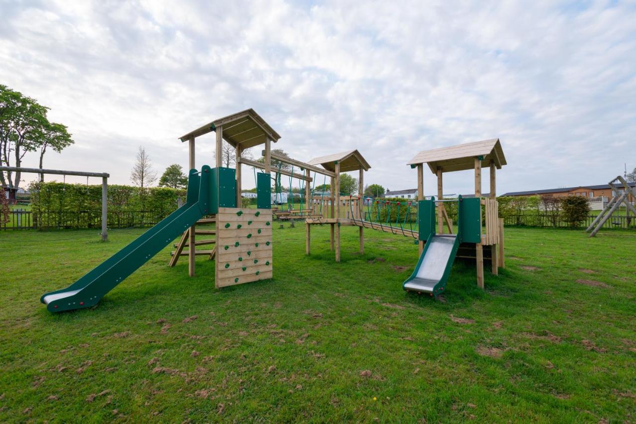 Our Goldfinch 1- Sleeps 2 Persons- Private Hot Tub-Pet Friendly-Tranquil Holiday Away From It All Yet Not Far From St Austell- The Holiday Home Has One Bedroom, Living And Dining Area, Equipped Kitchen-Decking-Outdoor Furniture-Fishing Lakes And More Grampound Exterior photo